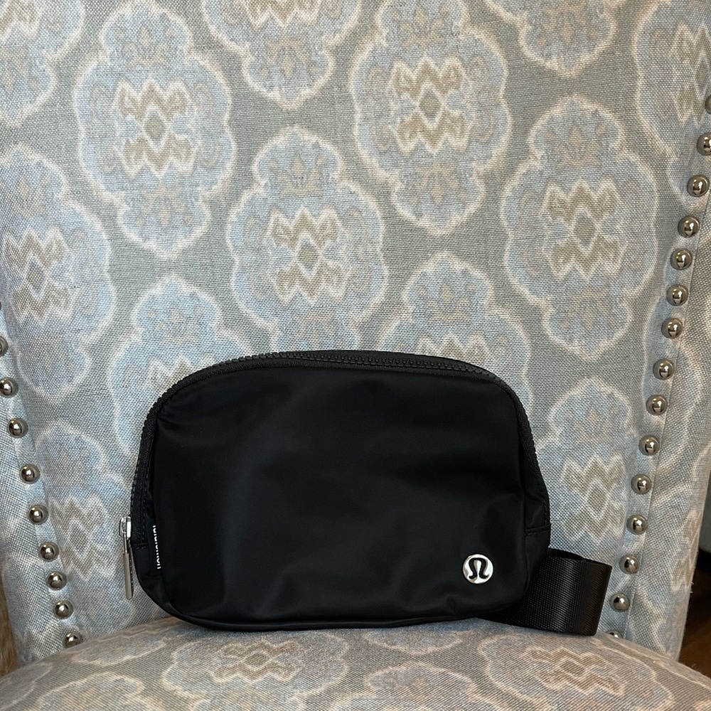 Lululemon Everywhere Belt Bag